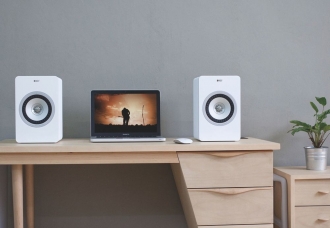 立体声组合：McIntosh RS100、KEF X300A Wireless、Audioengine Hd3